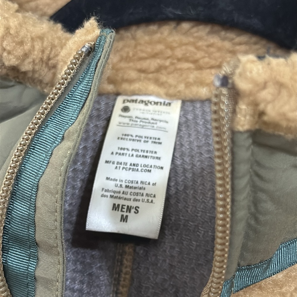 Patagonia Tan and Green Fleece Vest Outdoor Essential - Picture 3 of 4